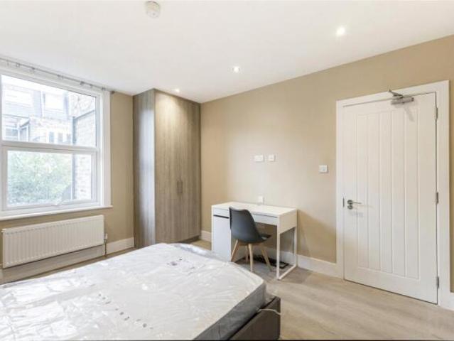 Studio for rent in Cat Hill, England