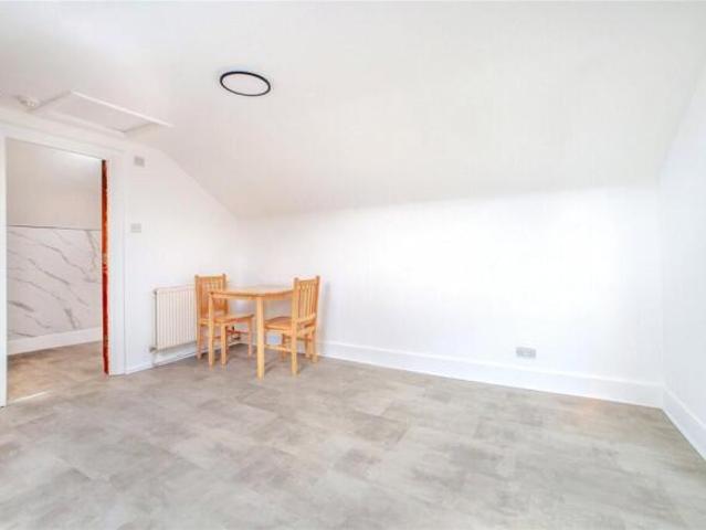 Studio for rent in Cat Hill