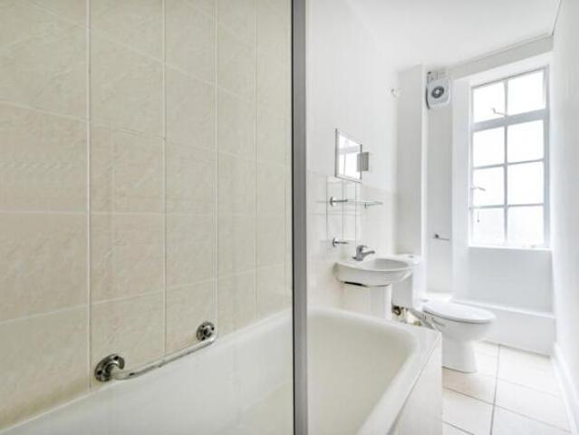 Flat for rent in Cat Hill