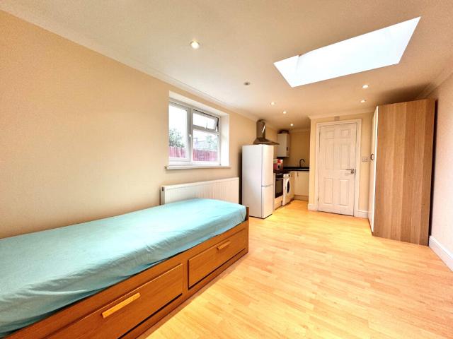 Studio for rent in Hayes