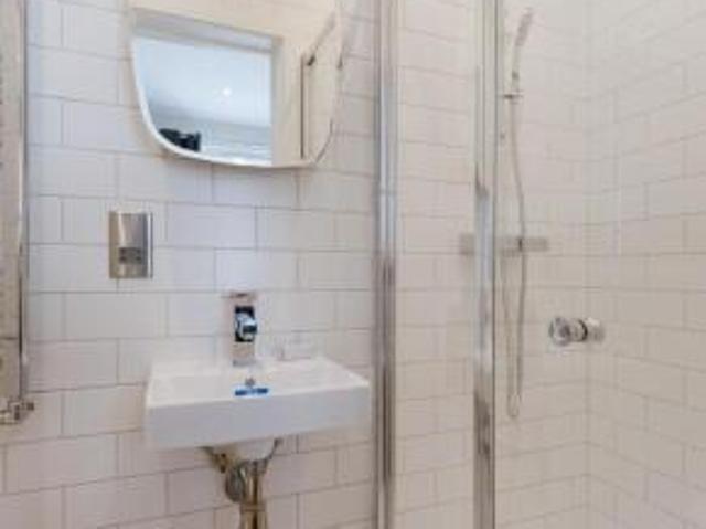 Studio for rent in Cat Hill