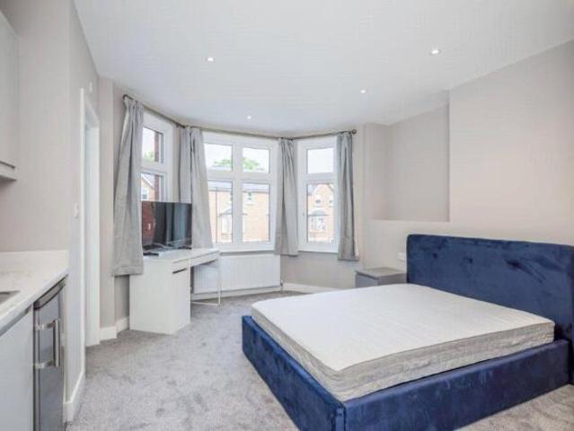 Studio for rent in Cat Hill