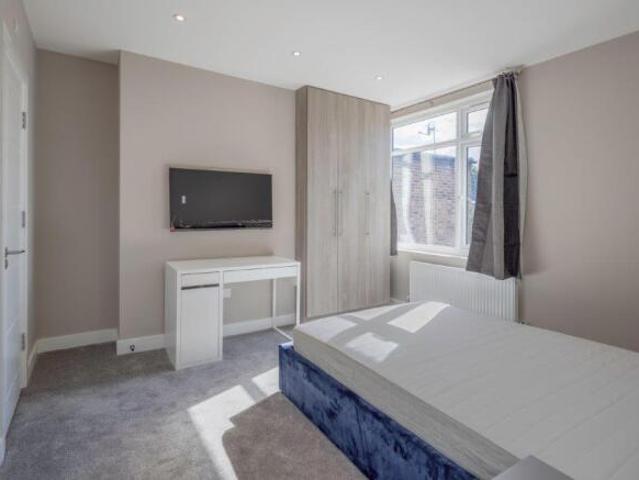 Flat for rent in Cat Hill, England