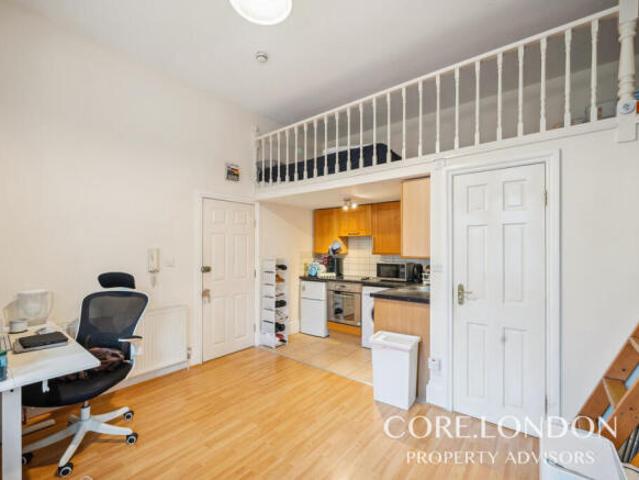 Studio for rent in Cat Hill, England