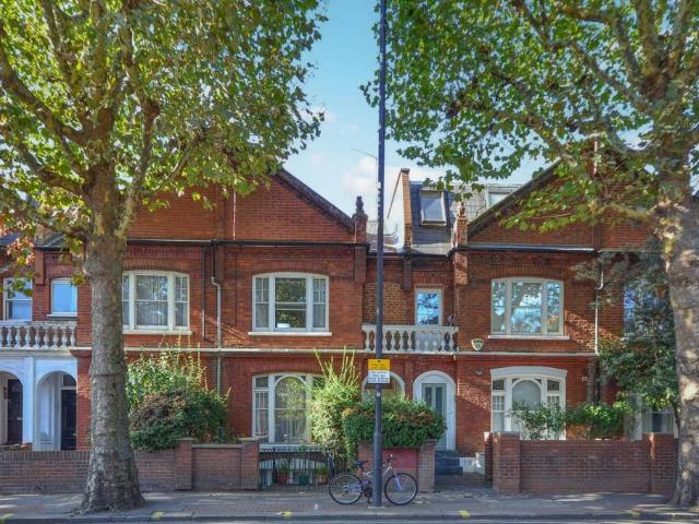 Studio for rent in Sands End