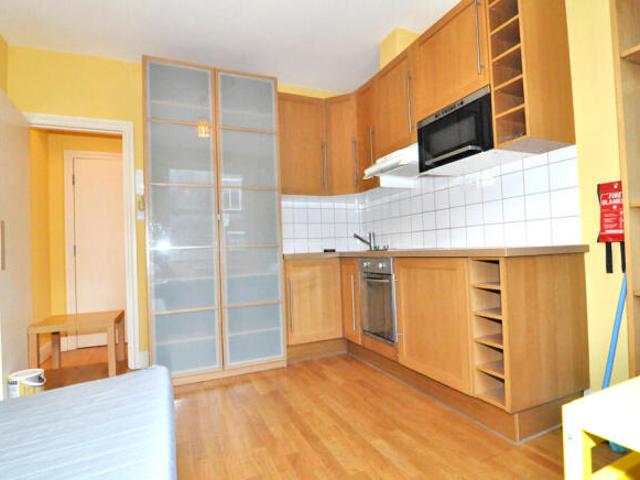 Studio for rent in Cat Hill