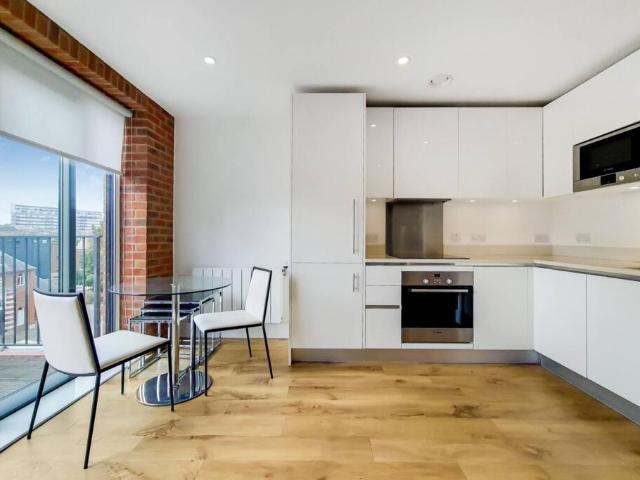 Studio for rent in Woolwich