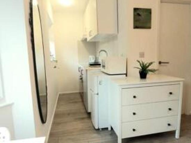 Studio for rent in Cat Hill