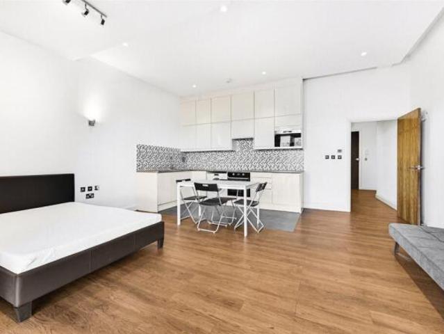 Studio for rent in Cat Hill