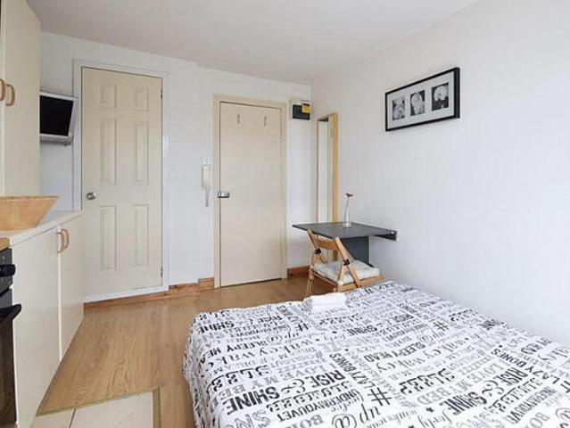 Studio for rent in Alverton, East Midlands
