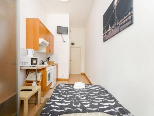 Studio for rent in Cat Hill