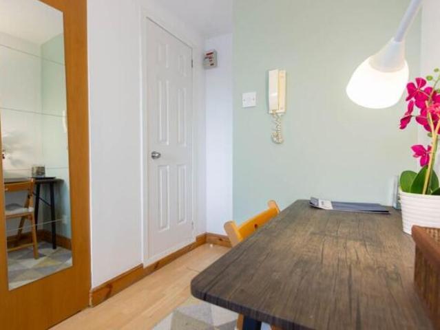 Studio for rent in Cat Hill