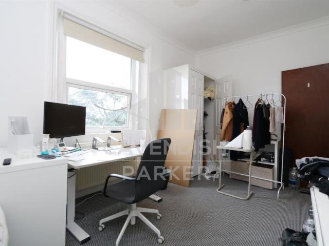 Studio for rent in West Hampstead