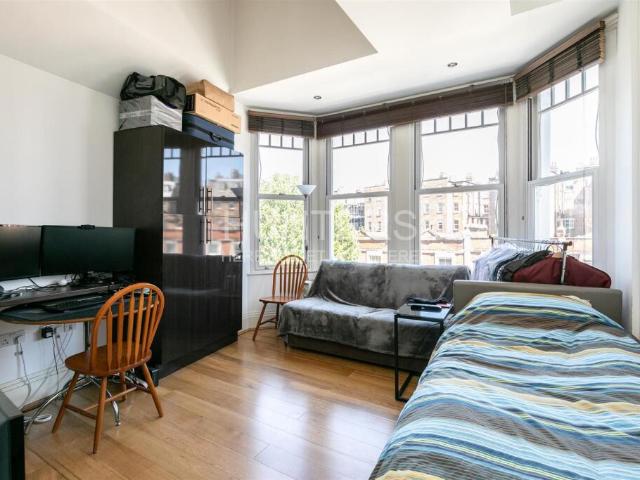 Studio for rent in West Hampstead