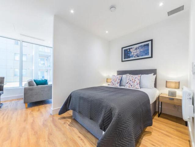 Flat for rent in Ealing, Greater London