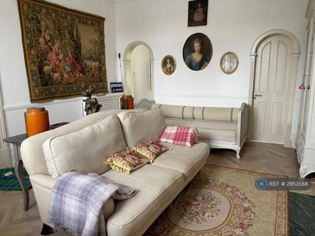 Studio for rent in Cat Hill
