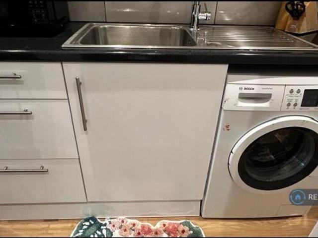 Studio for rent in Cat Hill