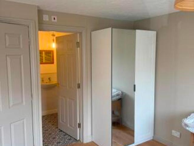 Studio for rent in Cat Hill, England