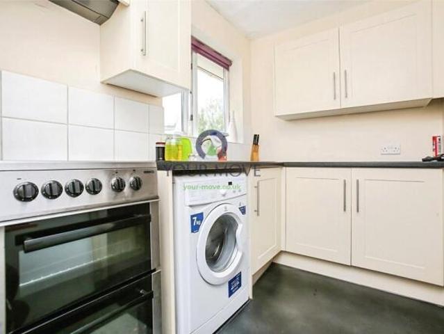 Flat for rent in Sutton Green, Woking