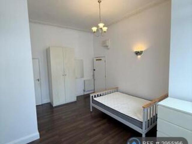 Studio for rent in Cat Hill, England