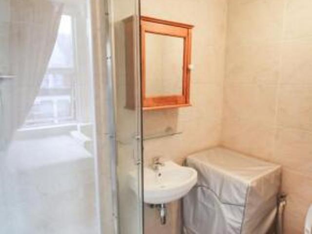 Studio for rent in Cat Hill