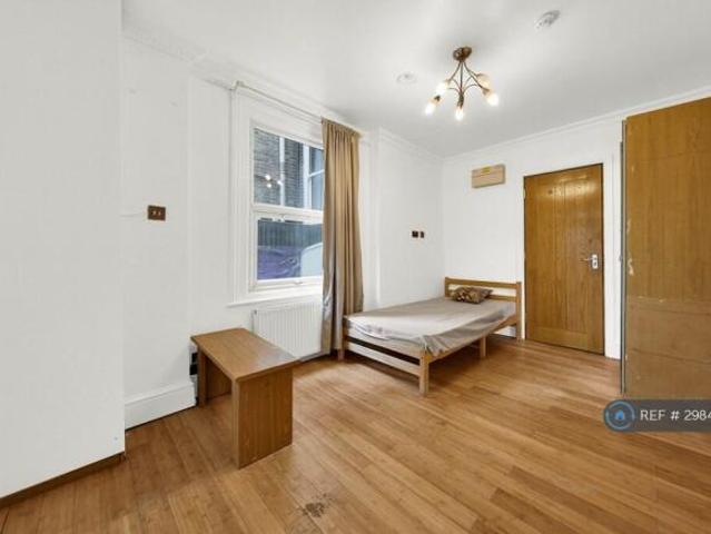 Studio for rent in Cat Hill
