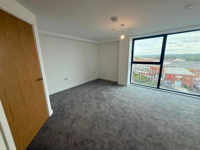 Studio for rent in South Lane, West Yorkshire