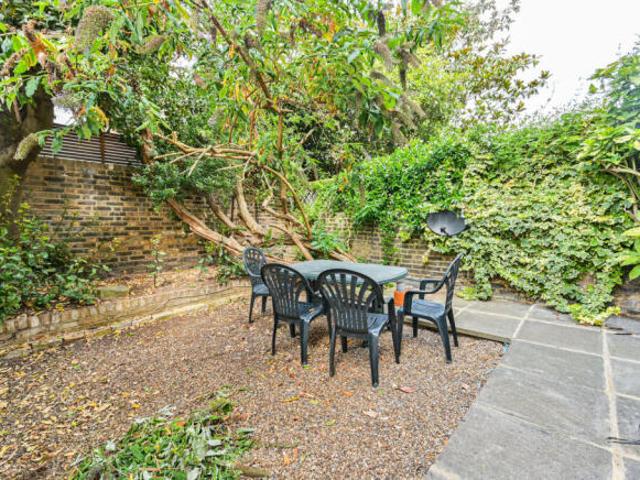 Studio for rent in Cat Hill