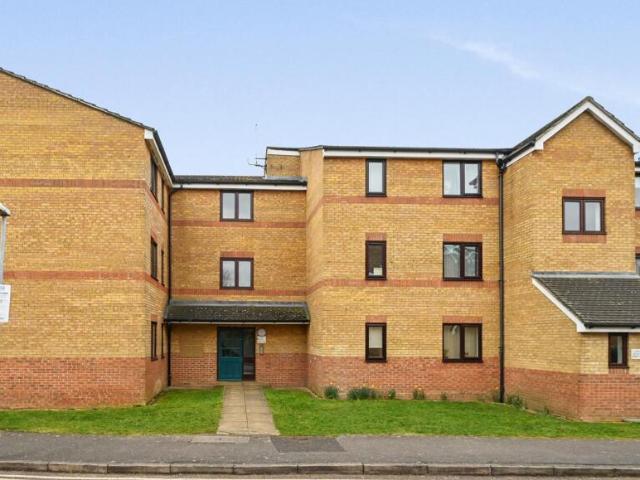 Flat for rent in Cricklewood, Brent