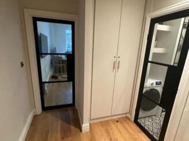 Studio for rent in Cat Hill