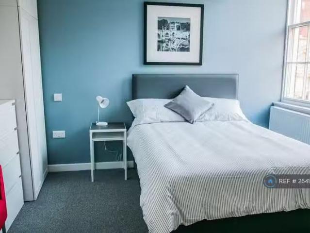 House for rent in Dixons Green, West Midlands