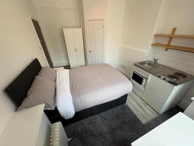 Studio for rent in West Midlands