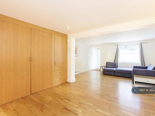 Studio for rent in Cat Hill
