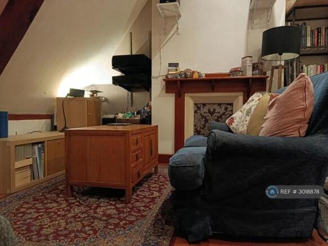 Studio for rent in Cat Hill
