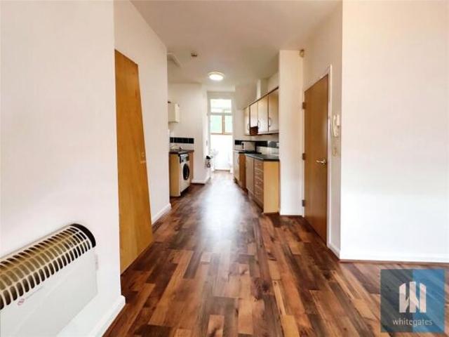 Studio for rent in Milnsbridge, West Yorkshire