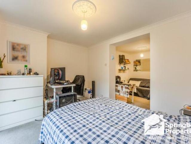 Studio for sale in London Borough of Croydon, Greater London