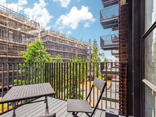 Studio for sale in Canning Town, Greater London