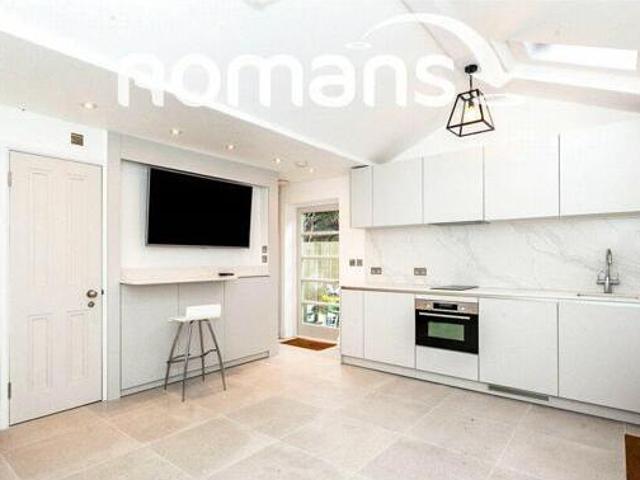 House for sale in Ascot