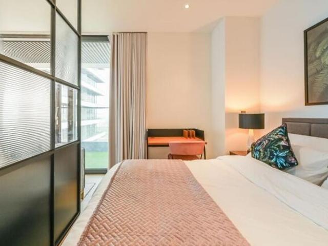 Studio for sale in Canary Wharf, Greater London