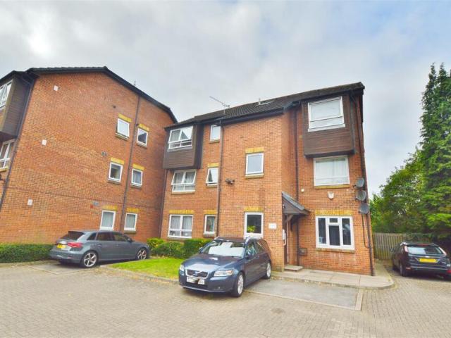 Studio for sale in Slough
