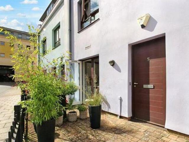 House for sale in Feckenham, City Of Bristol