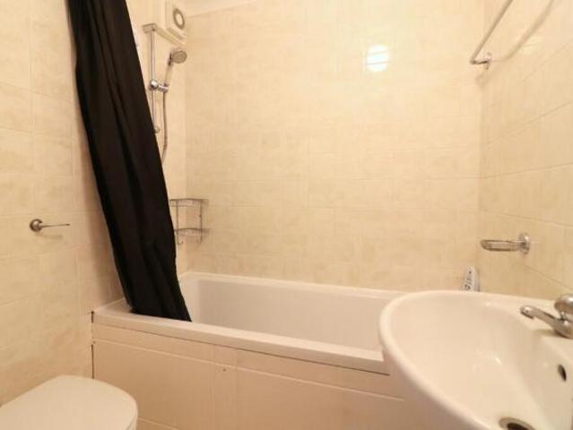 Studio for sale in Luton