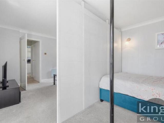 Studio for sale in Enfield, Greater London