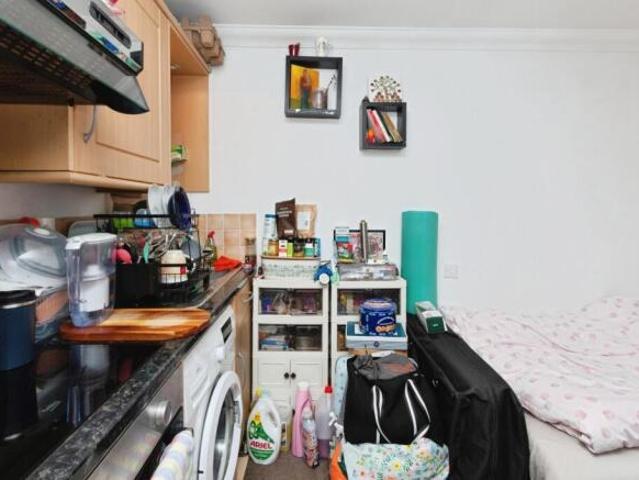 Flat for sale in Basingstoke, Basingstoke and Deane