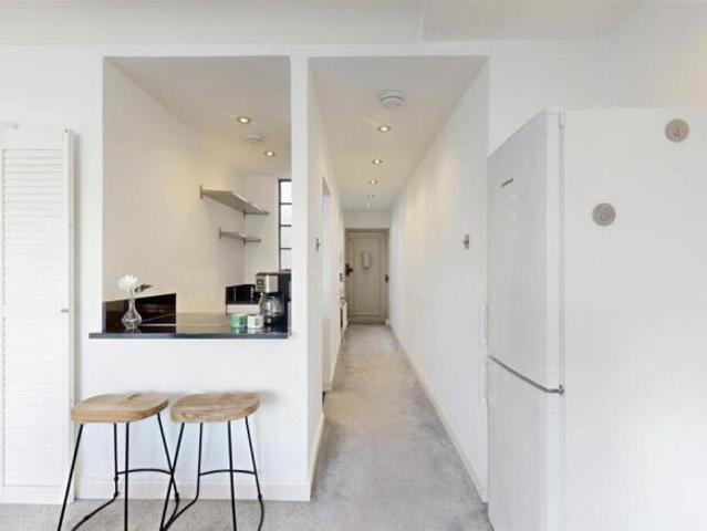 Flat for sale in Cat Hill
