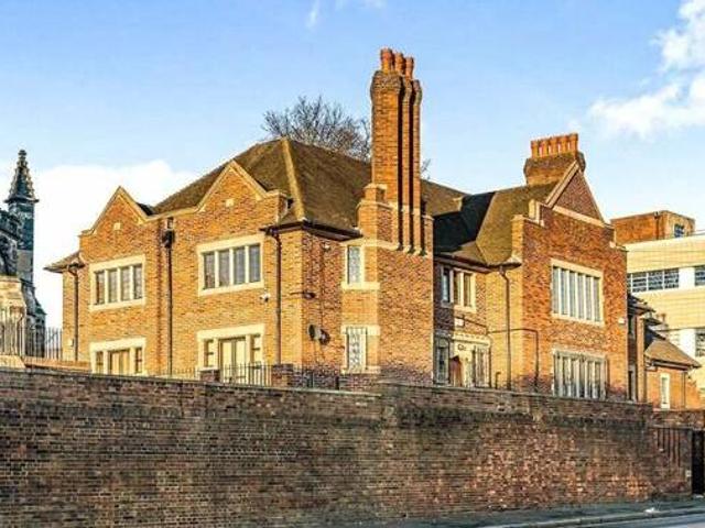 House for sale in Dixons Green, West Midlands