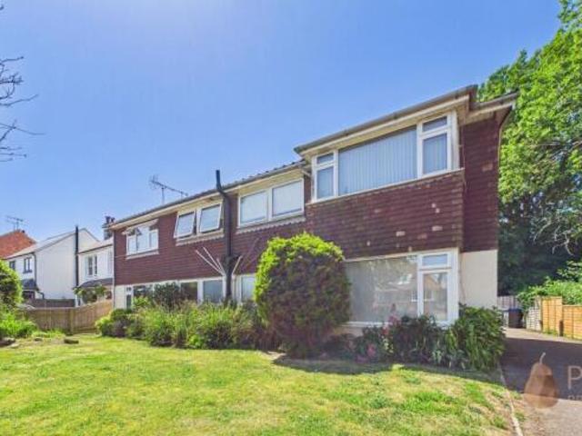 Flat for sale in South Lane, West Yorkshire
