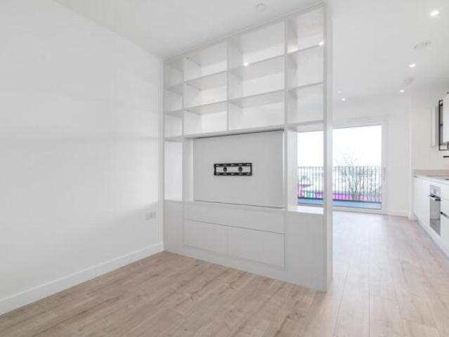 Studio for sale in North Watford, Hertfordshire