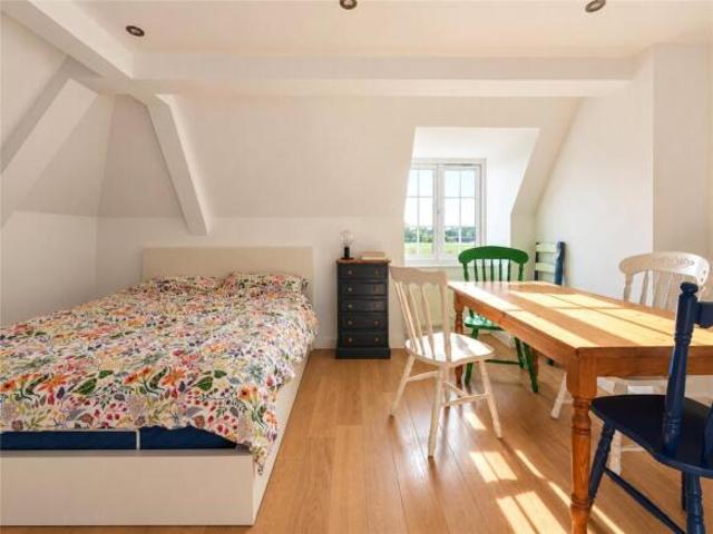 Studio for sale in London Borough of Southwark, Greater London