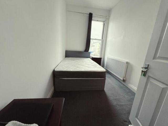 Flat for sale in Alton Barnes, Essex